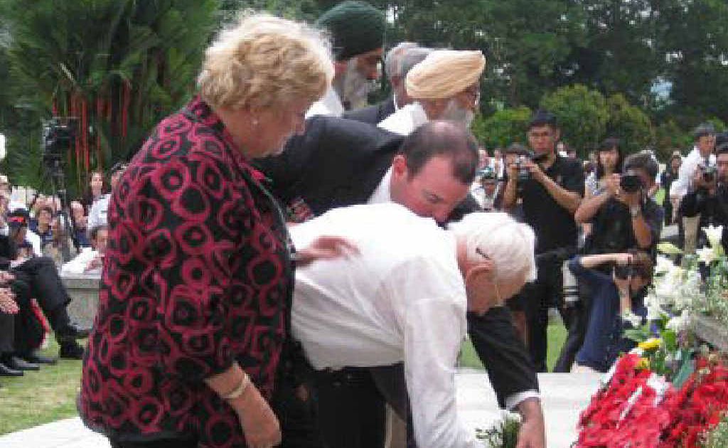 Les Cooper lays a wreath on behalf of the 8th Division at the remembrance ceremony at Kranji War Memorial Cemetery in Singapore. Les is assisted by his daughter, Gloria Mogridge, and Simon Brown. Les Cooper lays a wreath on behalf of the 8th Division at the remembrance ceremony at Kranji War Memorial Cemetery in Singapore. Les is assisted by his daughter, Gloria Mogridge, and Simon Brown.